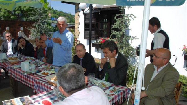 Beykoz Yerel Basını ve Adaylarımız kahvaltıda buluştu